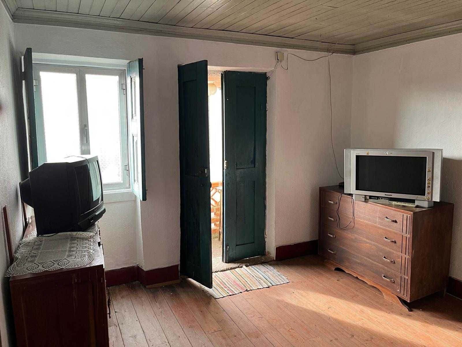 Alugo casa ou quartos
