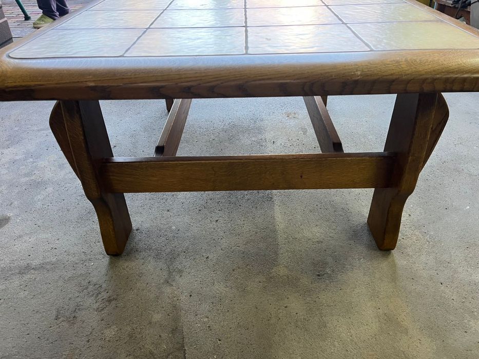 Дубовий журнальний стіл