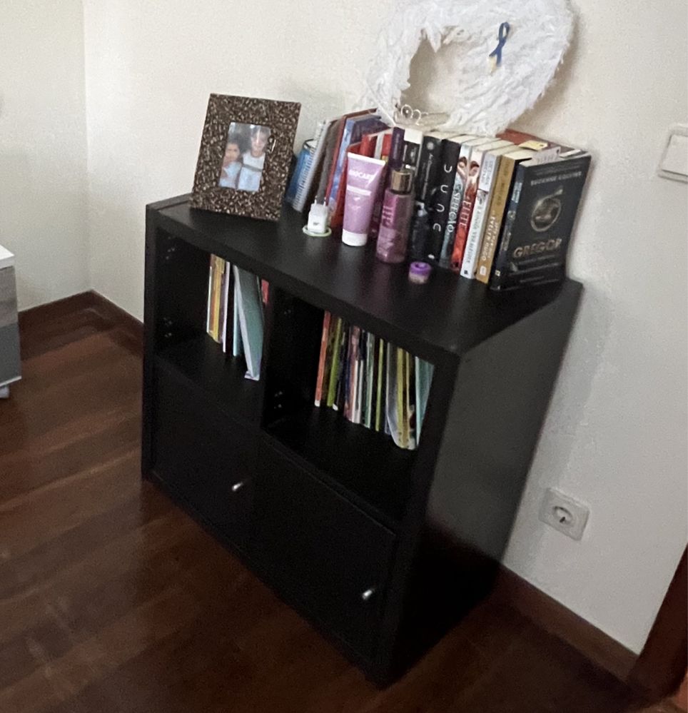 aparador com tampo de vidro, escrivaninha, chaise ikea