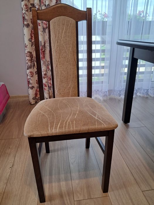 6x krzesło drewniane, beżowe tapicerowanie, ciemny braz