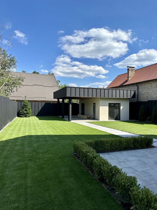 Продаж будинку з чистовим оздобленням та підвалом в Ірпені