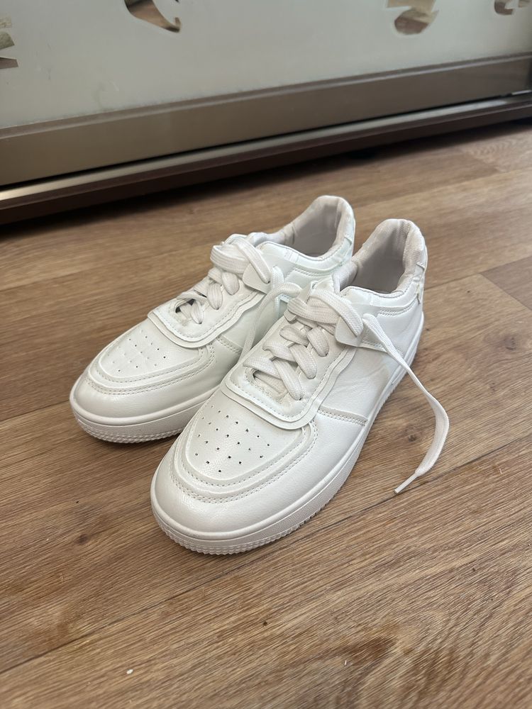 Новые белые кроссовки кеды 37-38р