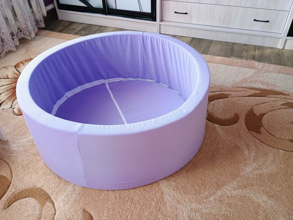 Сухий басейн з кульками