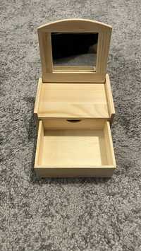 Drewniane pudełeczko z lustrkiem i szufladą