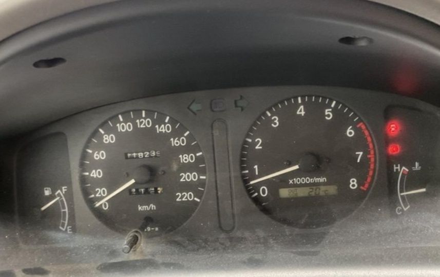 Toyota Corolla 1.3 Terra apenas 118 mil kms
