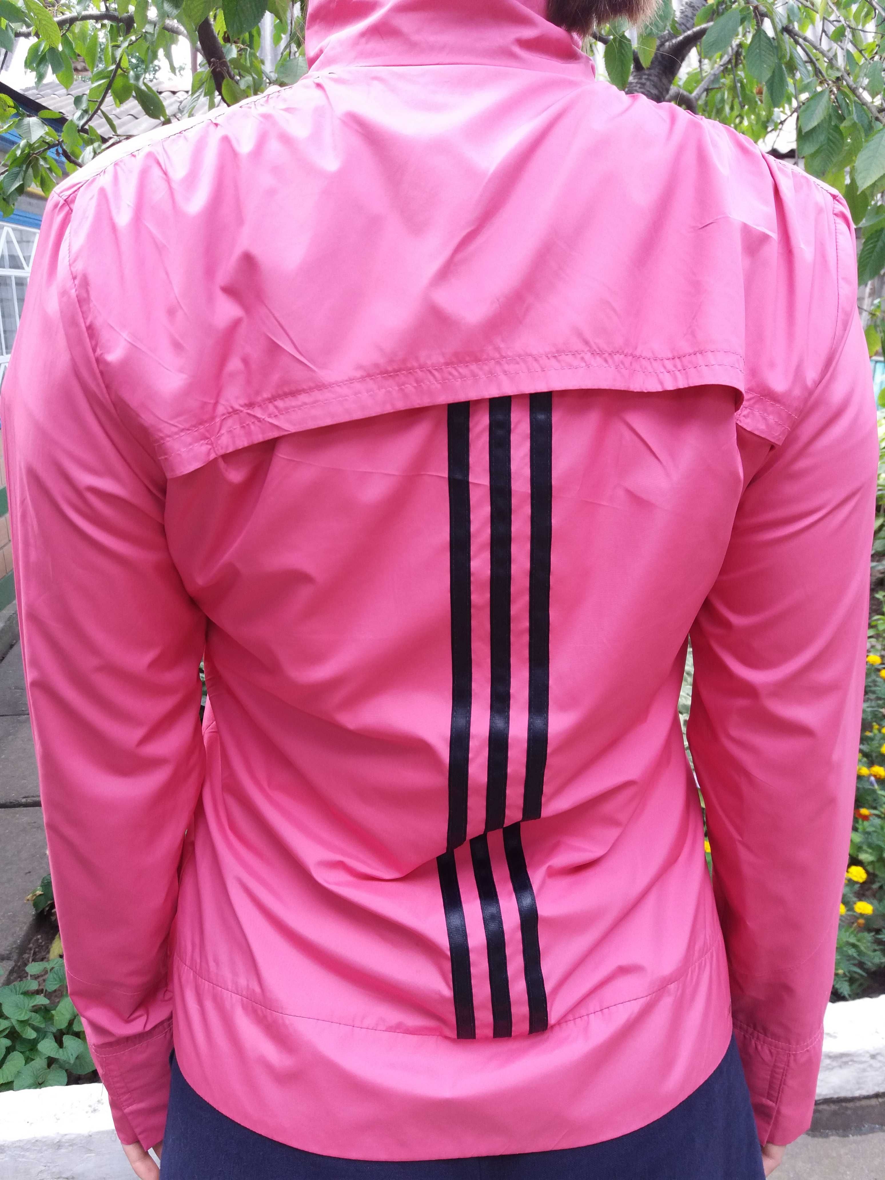 Жіноча олімпійка Adidas в гарному стані