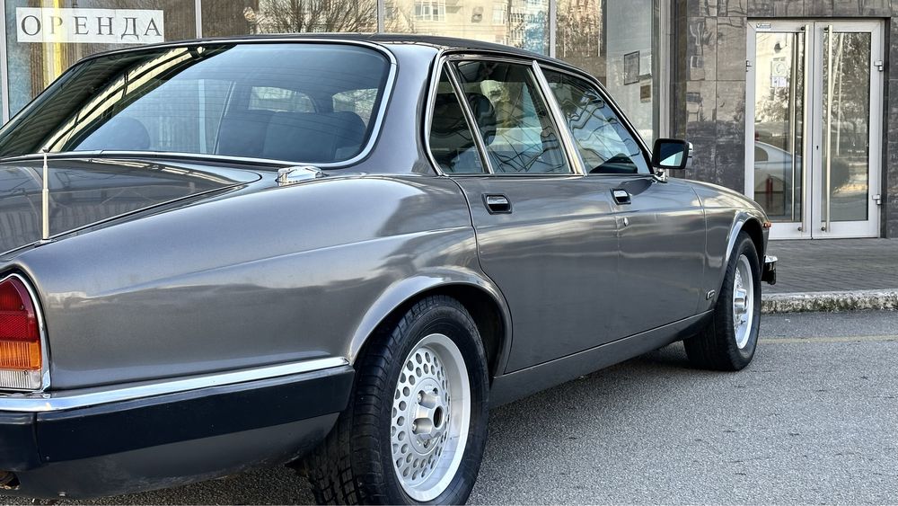 Продам эксклюзивный Jaguar XJ12 Daimler