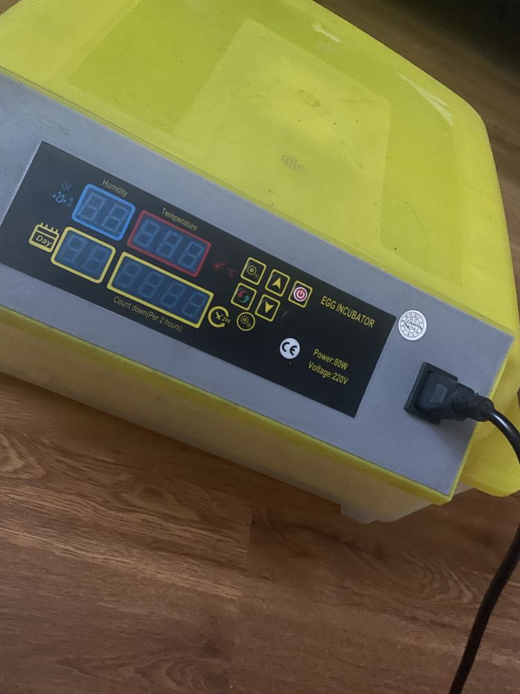 Automatyczny inkubator na 56 jaj - idealny doświadczony model