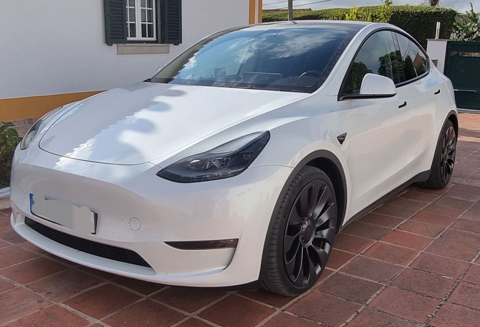 Tesla model Y performance