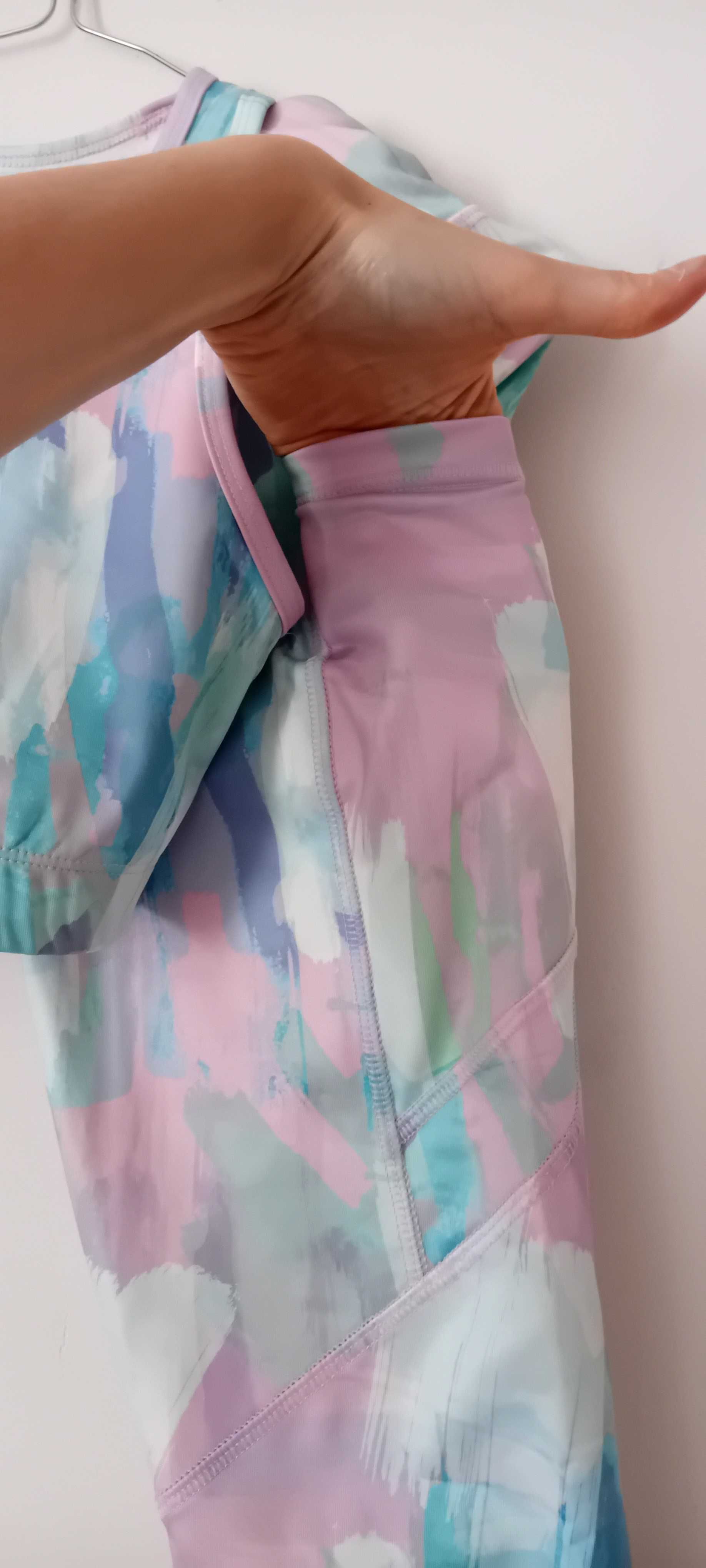 Pastelowy zestaw do ćwiczeń top legginsy tie dye rozm. 158-164 Soc