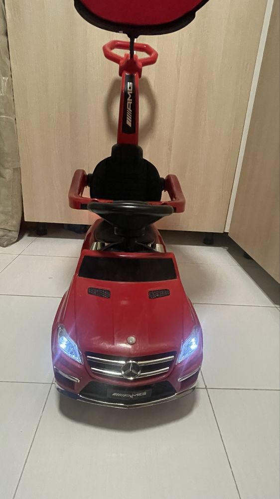 Carrinho Vermelho de empurrar mercedes Amg