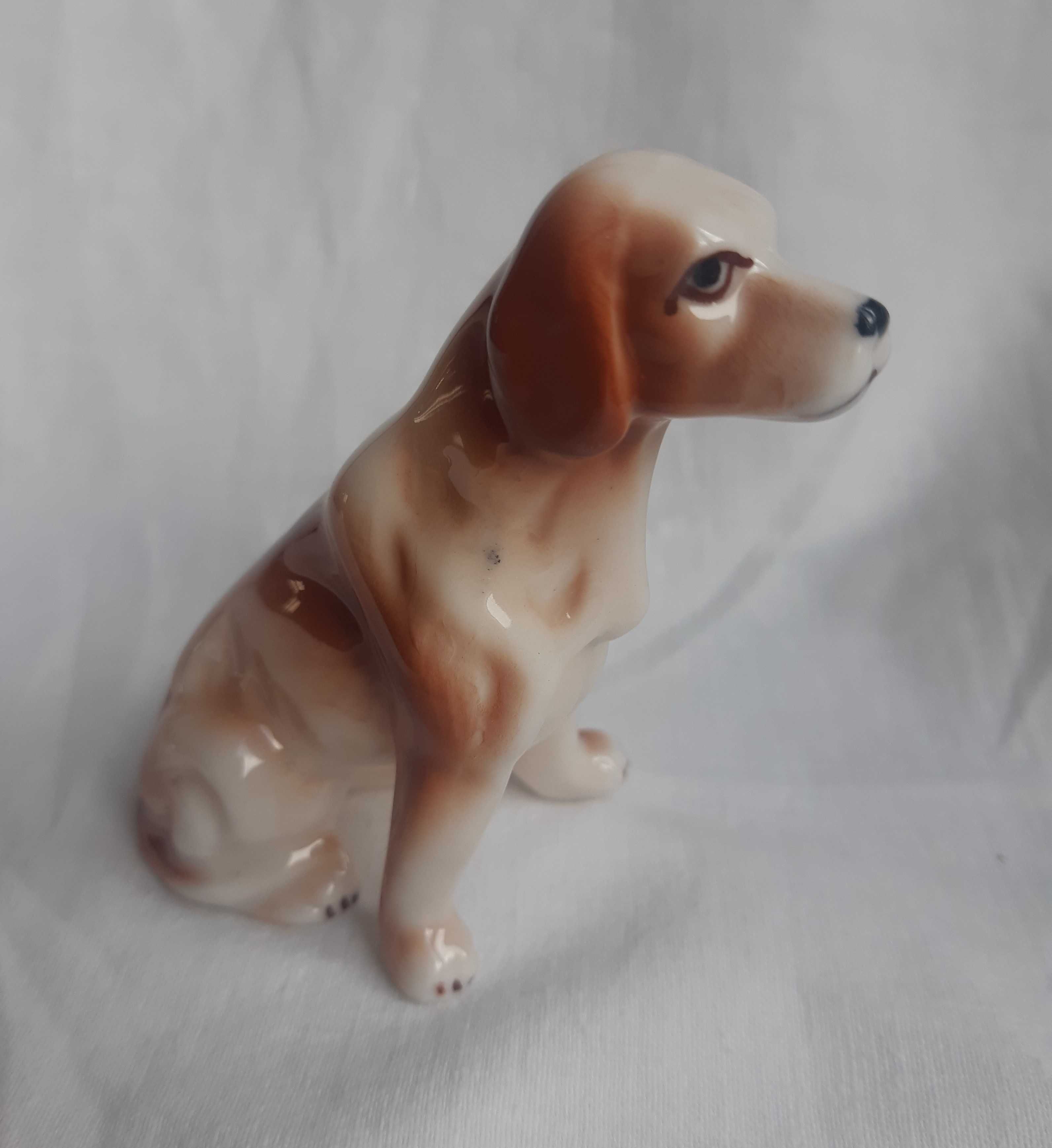 Figurinha de Cão em Porcelana