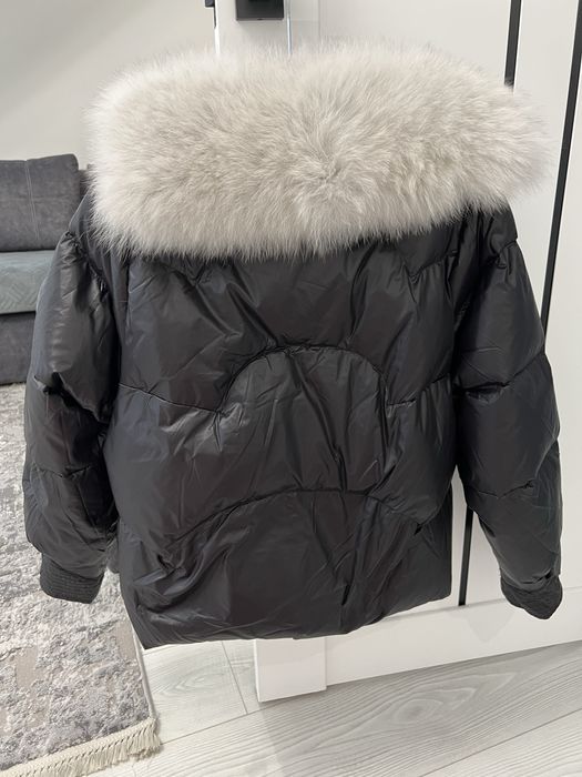 Куртка на пуху з натуральною опушкою