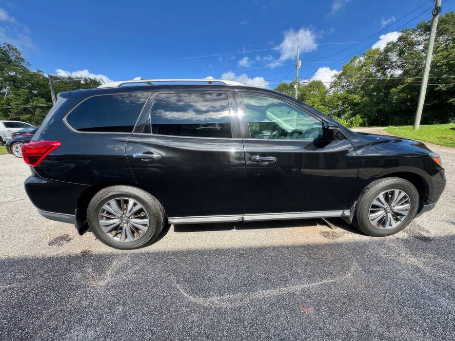 Nissan Pathfinder SL      2017