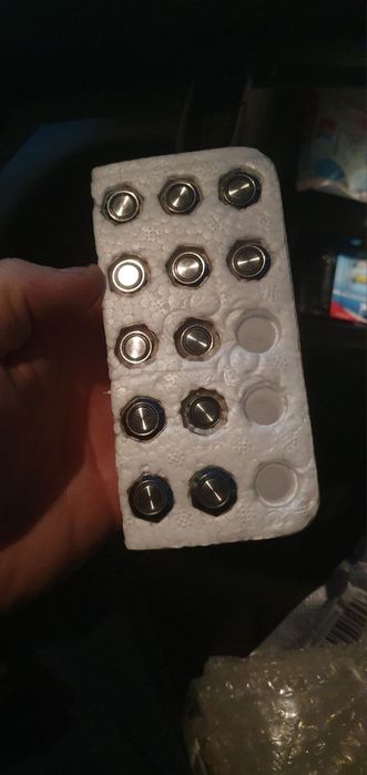 Кнопки 9-30 вольт без фіксації з зеленою підсвіткою