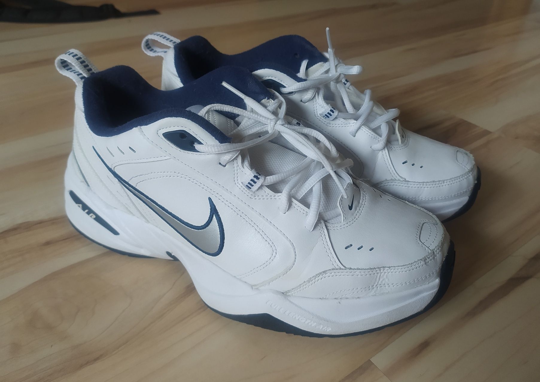 Кросівки Nike Air Monarch IV
