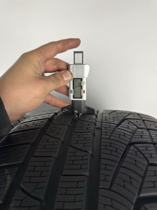 Шини 2шт. 7,8 R19 255/35 96V Pirelli Scotozero 2020 зимова резина