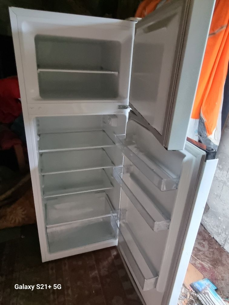 Sprzedam lodówkę Hisense