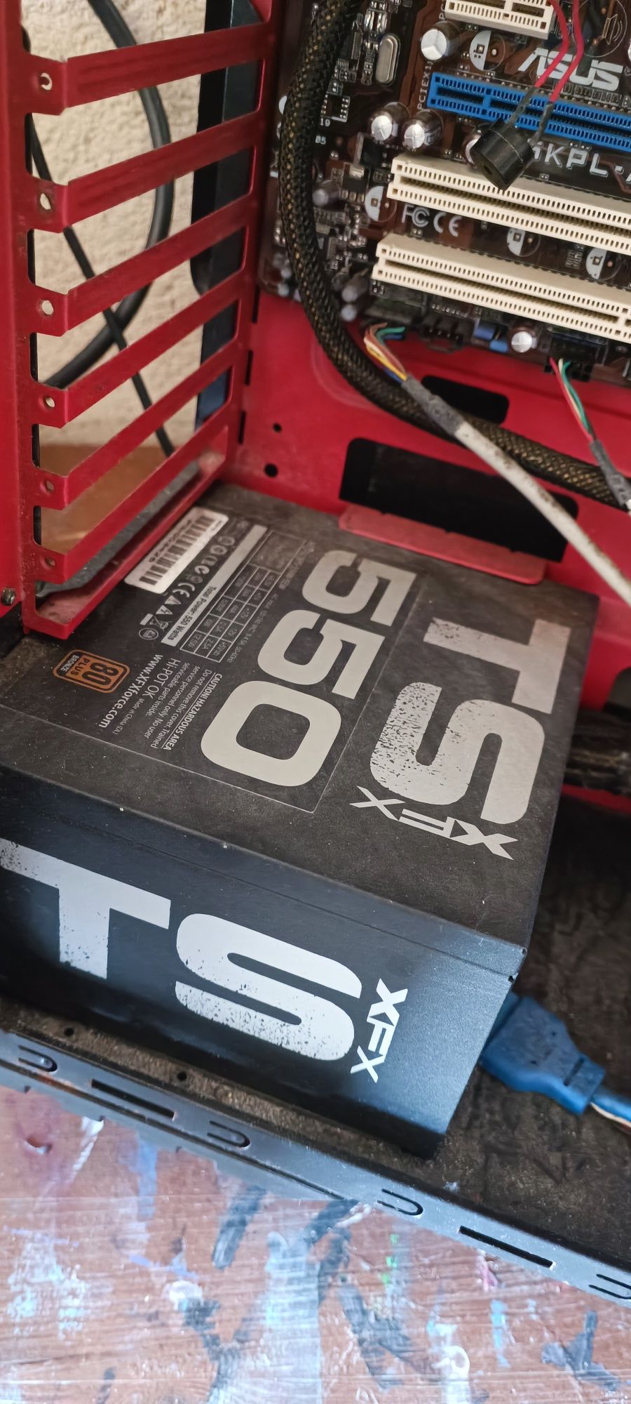 Computador com torre e monitor asus