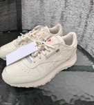Reebok obuwie damskie białe nowe Reeboka buty skórzane sportowe 40,5