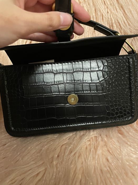 Carteira Média Mango