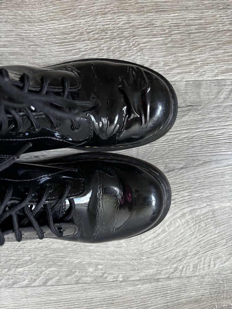 Buty dr Martens lakierowane