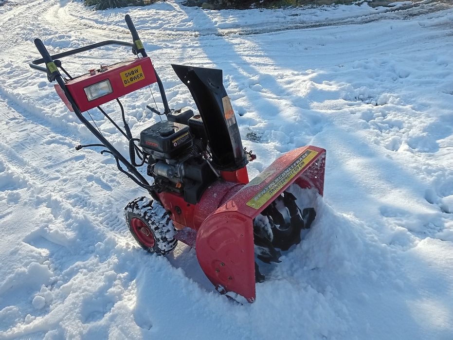 Odśnieżarka spalinowa wirnikowa