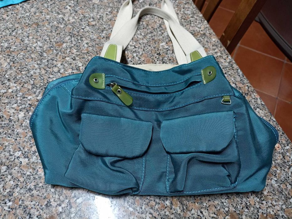 Mala de senhora, com muita arrumação