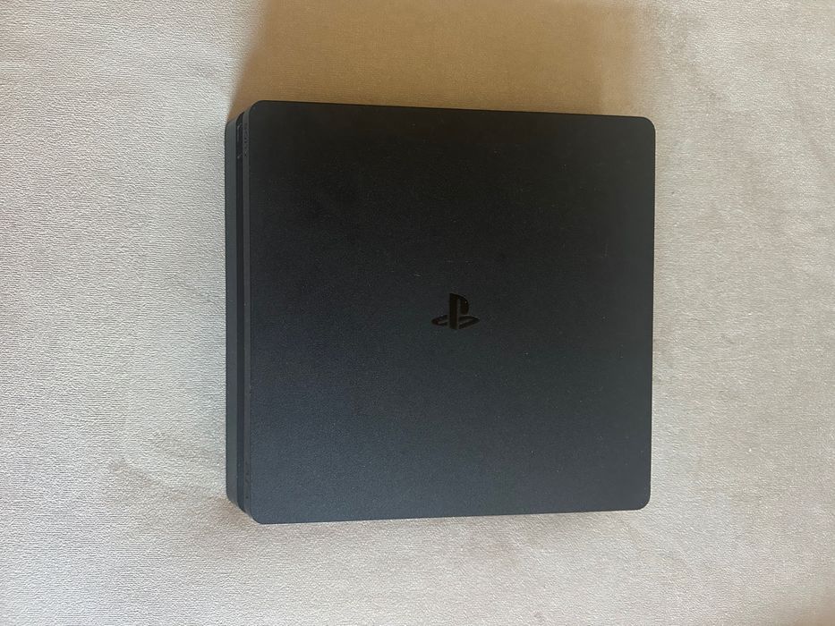PS4 Slim como nova