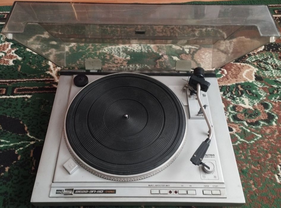 Продам виниловый проигрыватель Вега 110