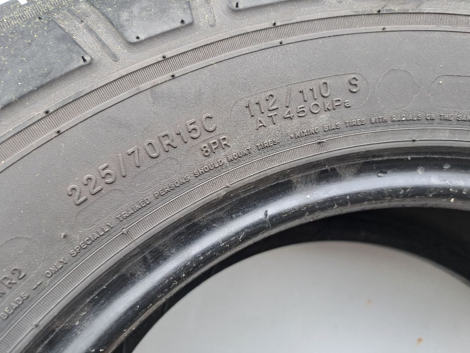 Резина Michelin 225 70 15c. Шины.