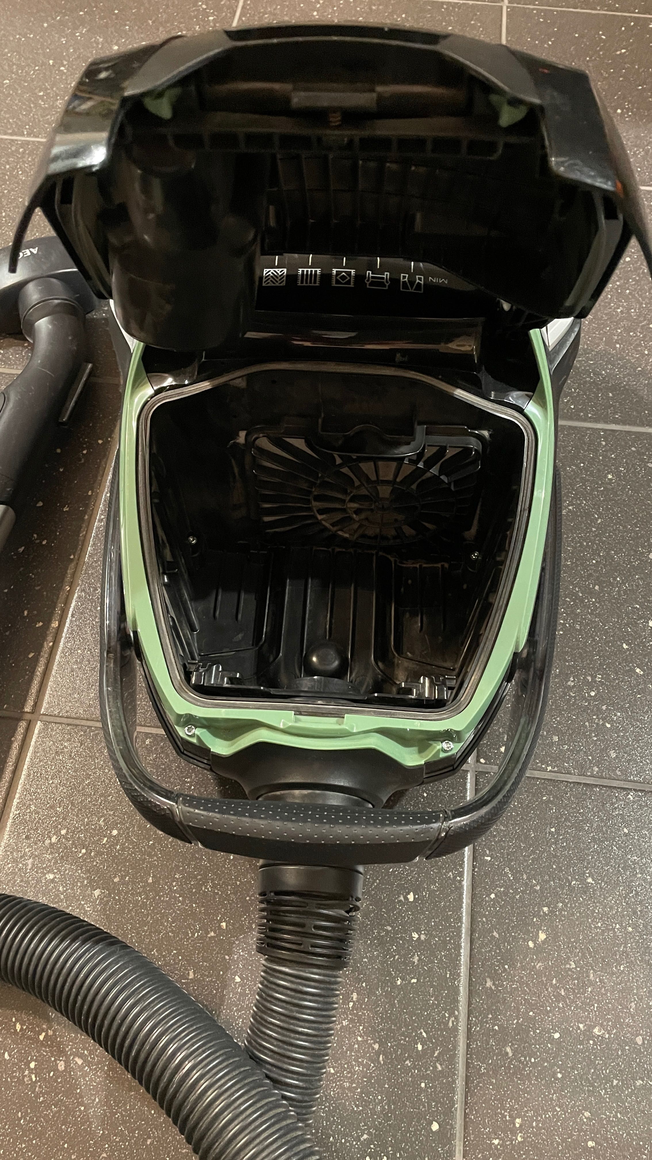 Odkurzacz workowy AEG Electrolux VX9 Oko X Performance 3 ssawki
