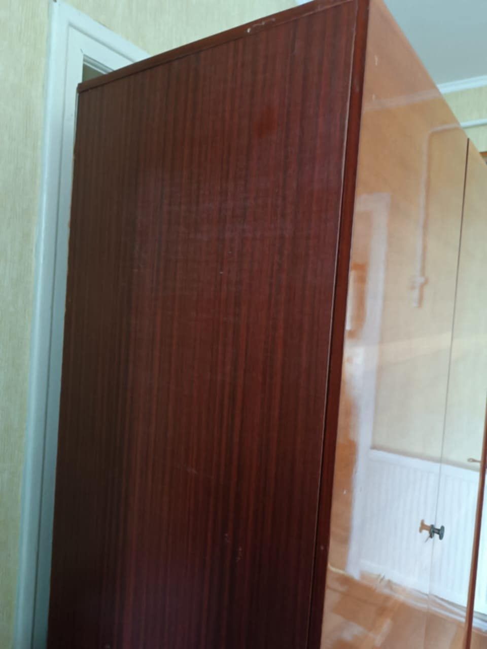 Продам трьох дверну шафу