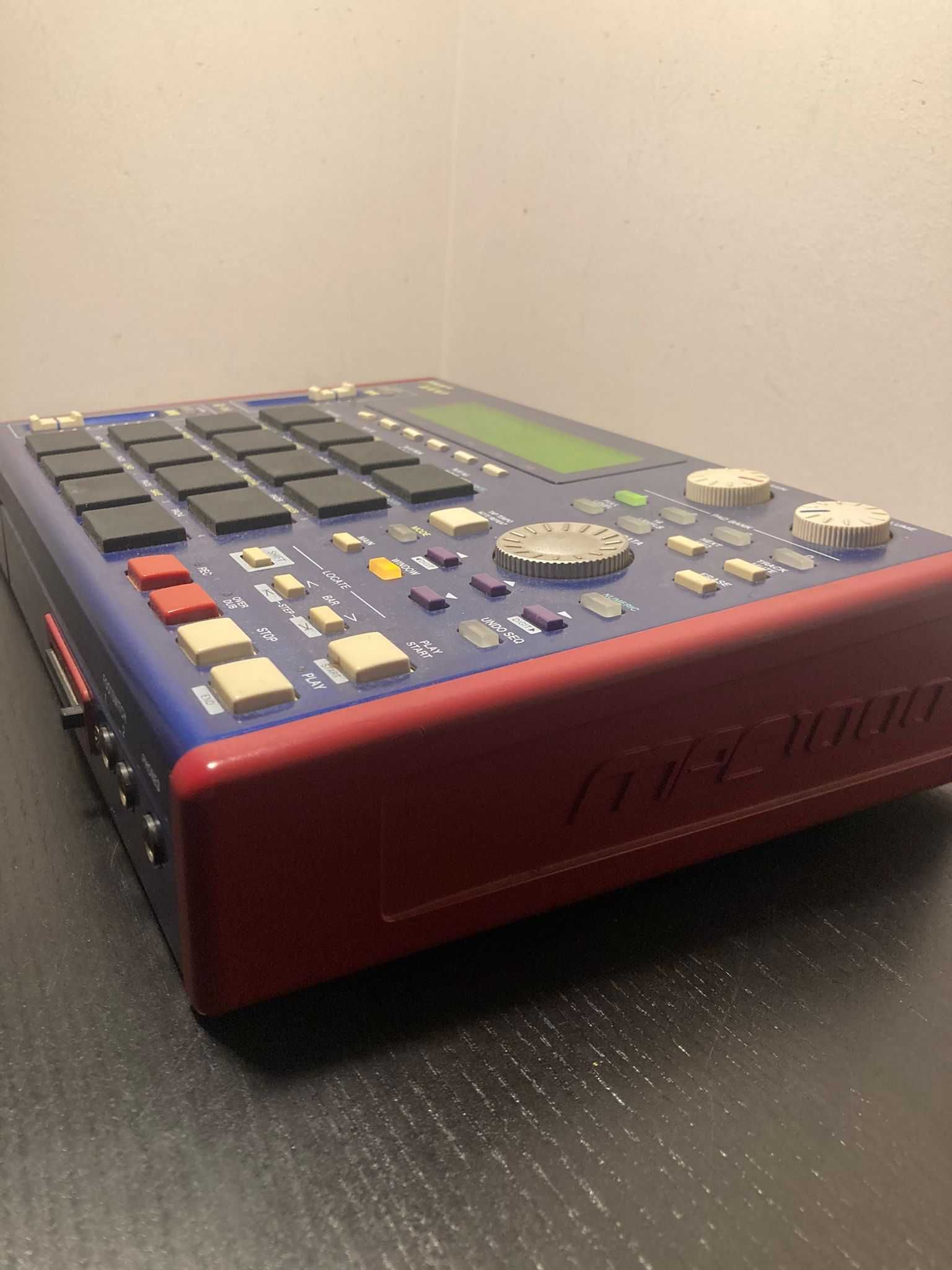 AKAI MPC 1000 sampler