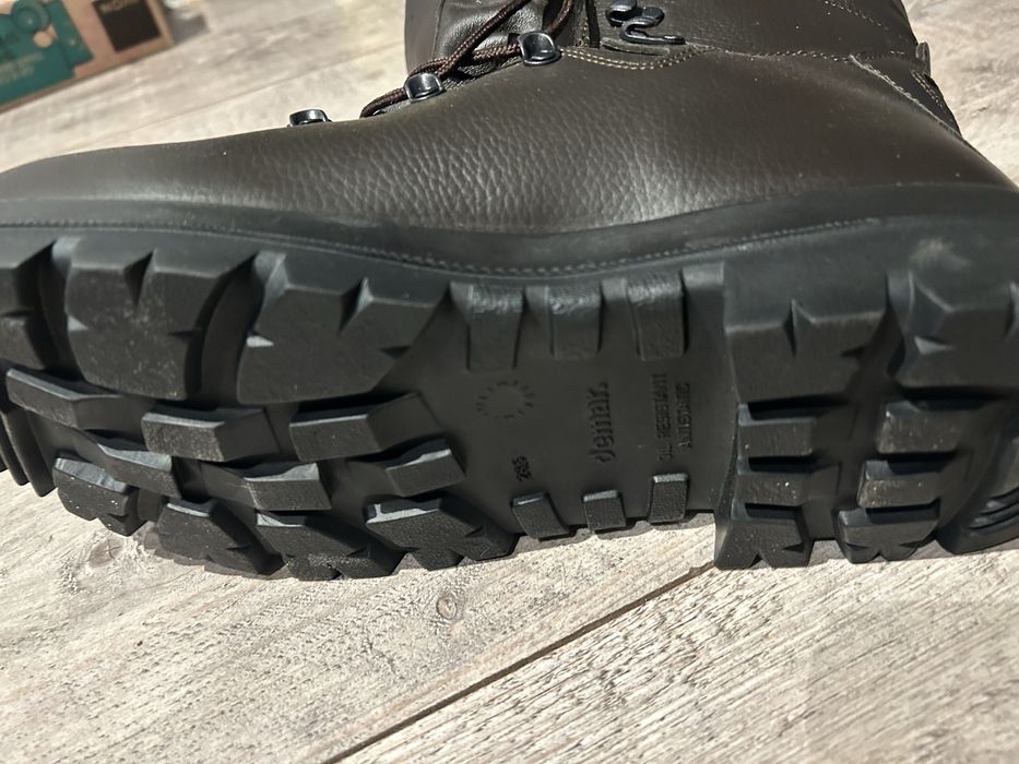 Nowe Wojskowe buty firmy DEMAR