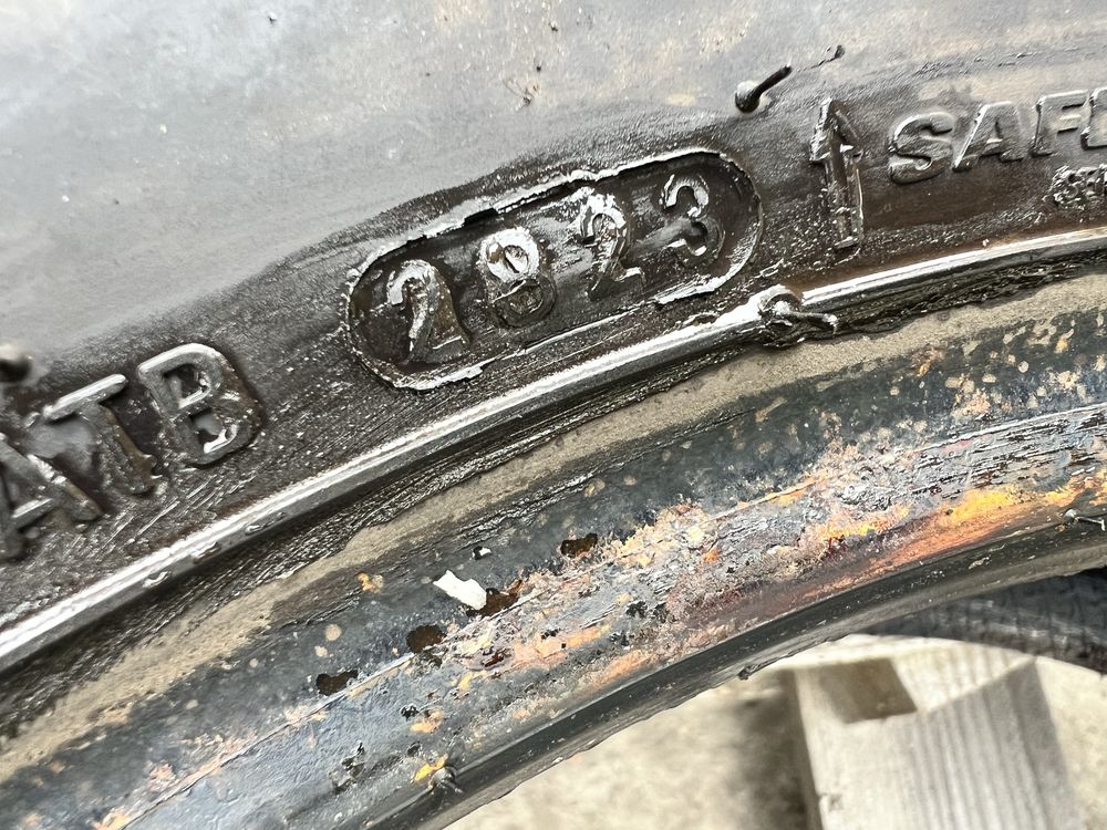2xopona zimowa KUMHO w rozmiarze 215/70 R16