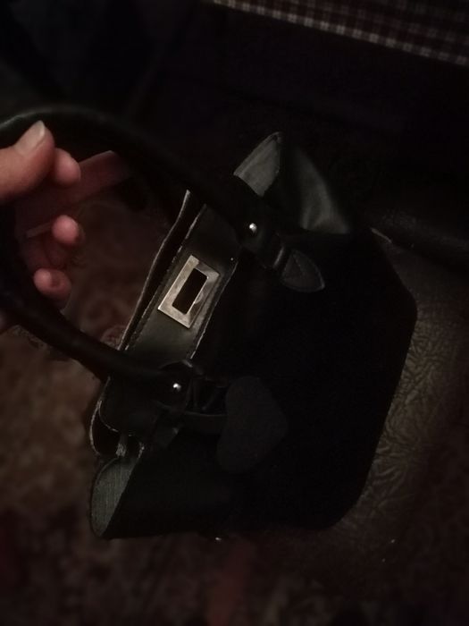 Чорна маленька сумочка