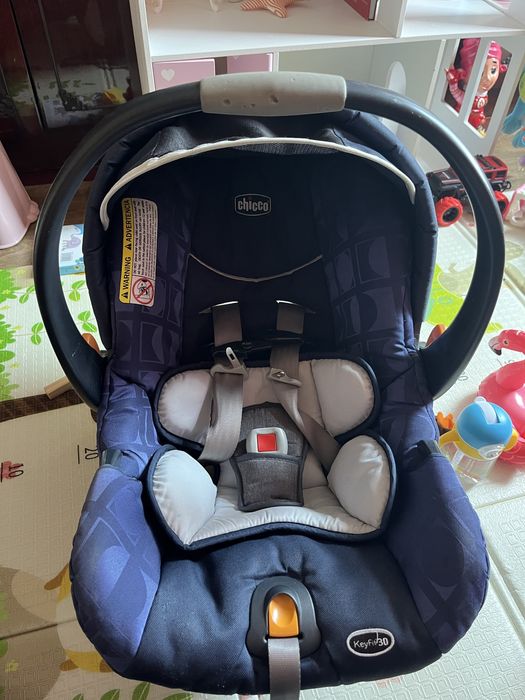 Фірмове, якісне автокрісло CHICCO в гарному стані!