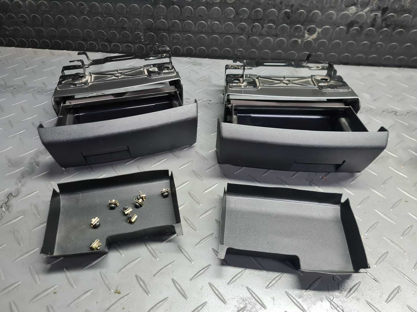 Schowek Fotela Audi A4 B6 B7 Lewy + Prawy Czarny  Jasny Komplet Śruby