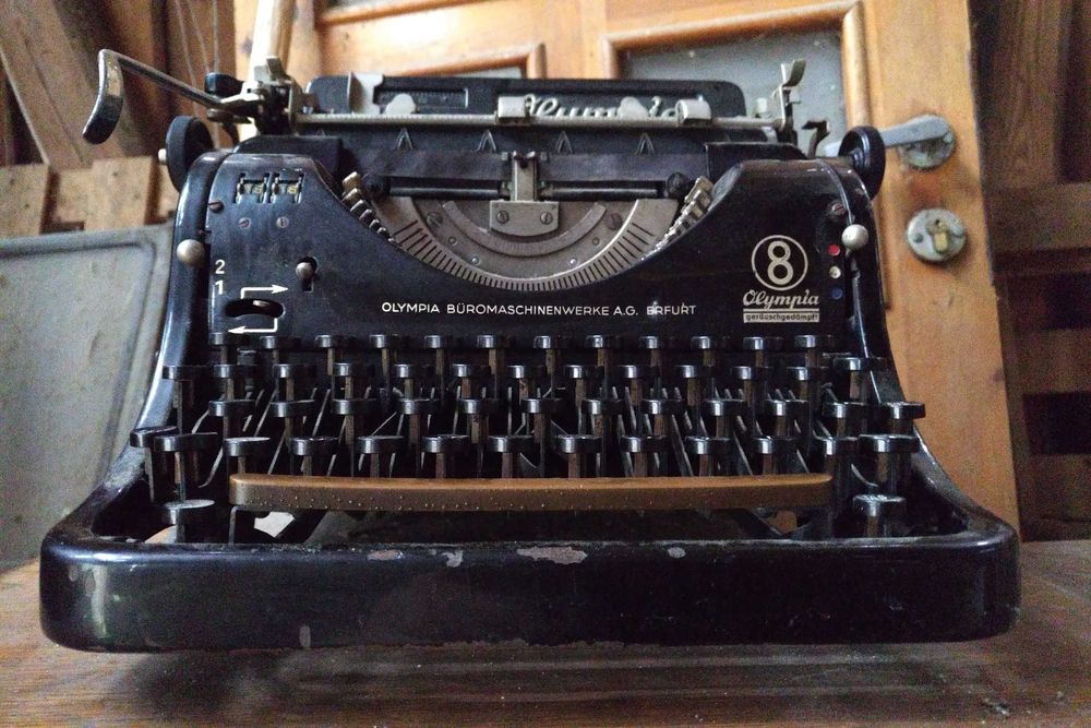 Maszyna do pisania Olympia 8
