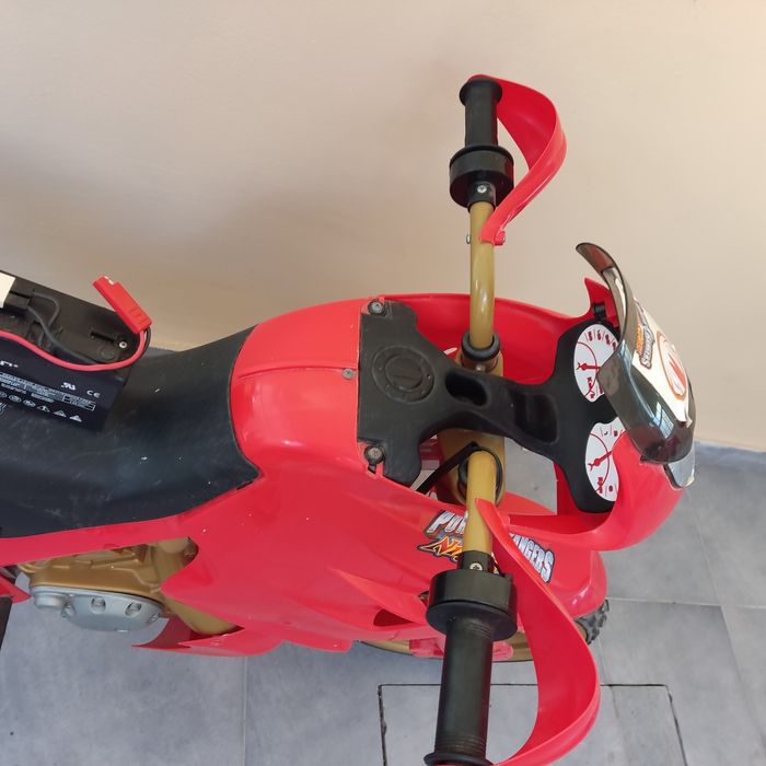 Brinquedo / Mota de criança