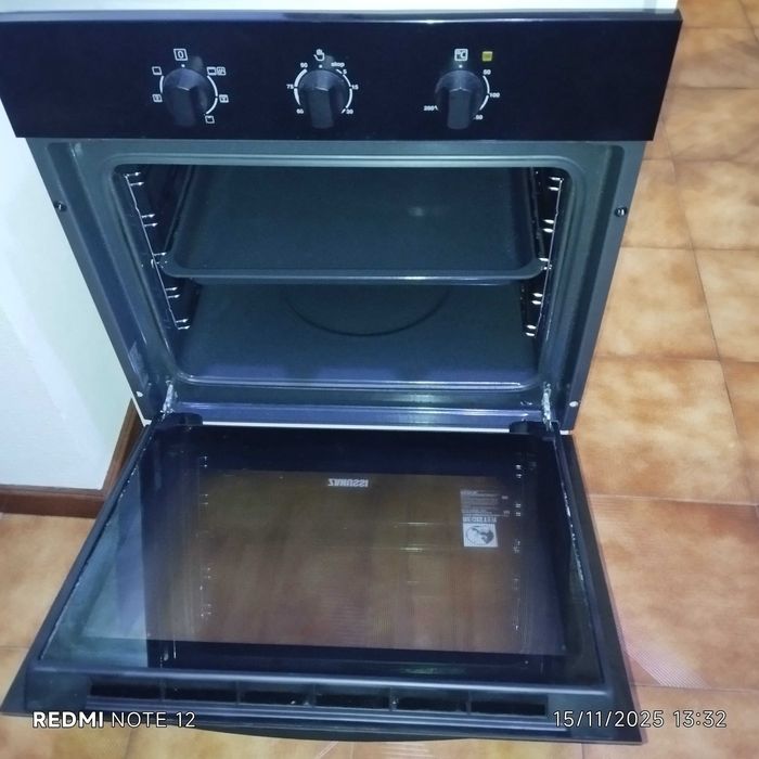 Forno elétrico Zanussi com timmer