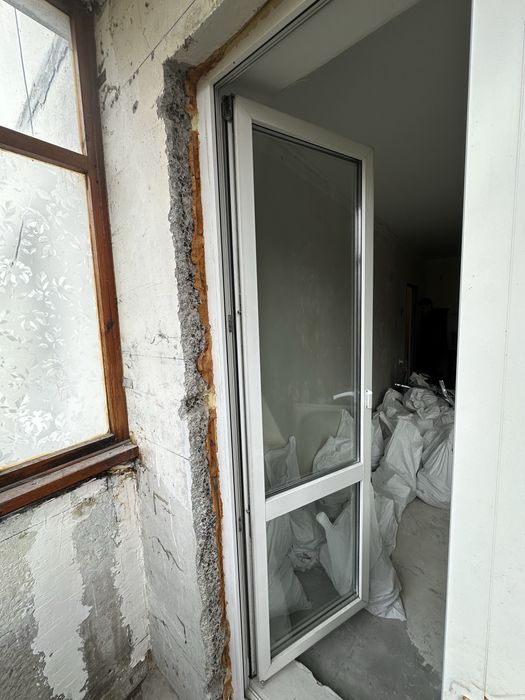 Металопластикова двері REHAU, балконна, у відмінному стані