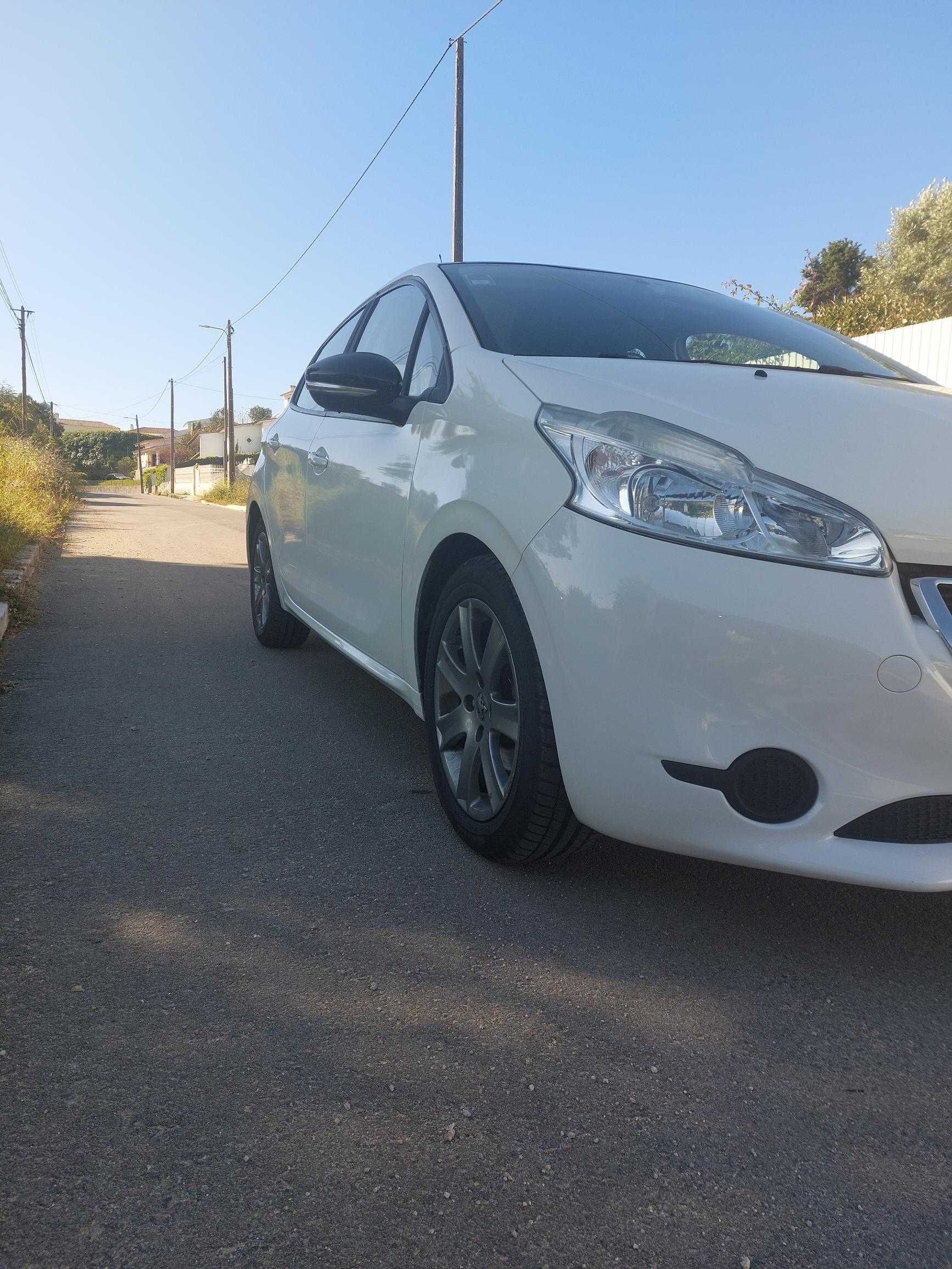 Peugeot 208 look desportivo