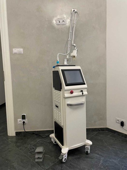 Фракційний СО2 лазер для шліфування шкіри та гінекологічних процедур