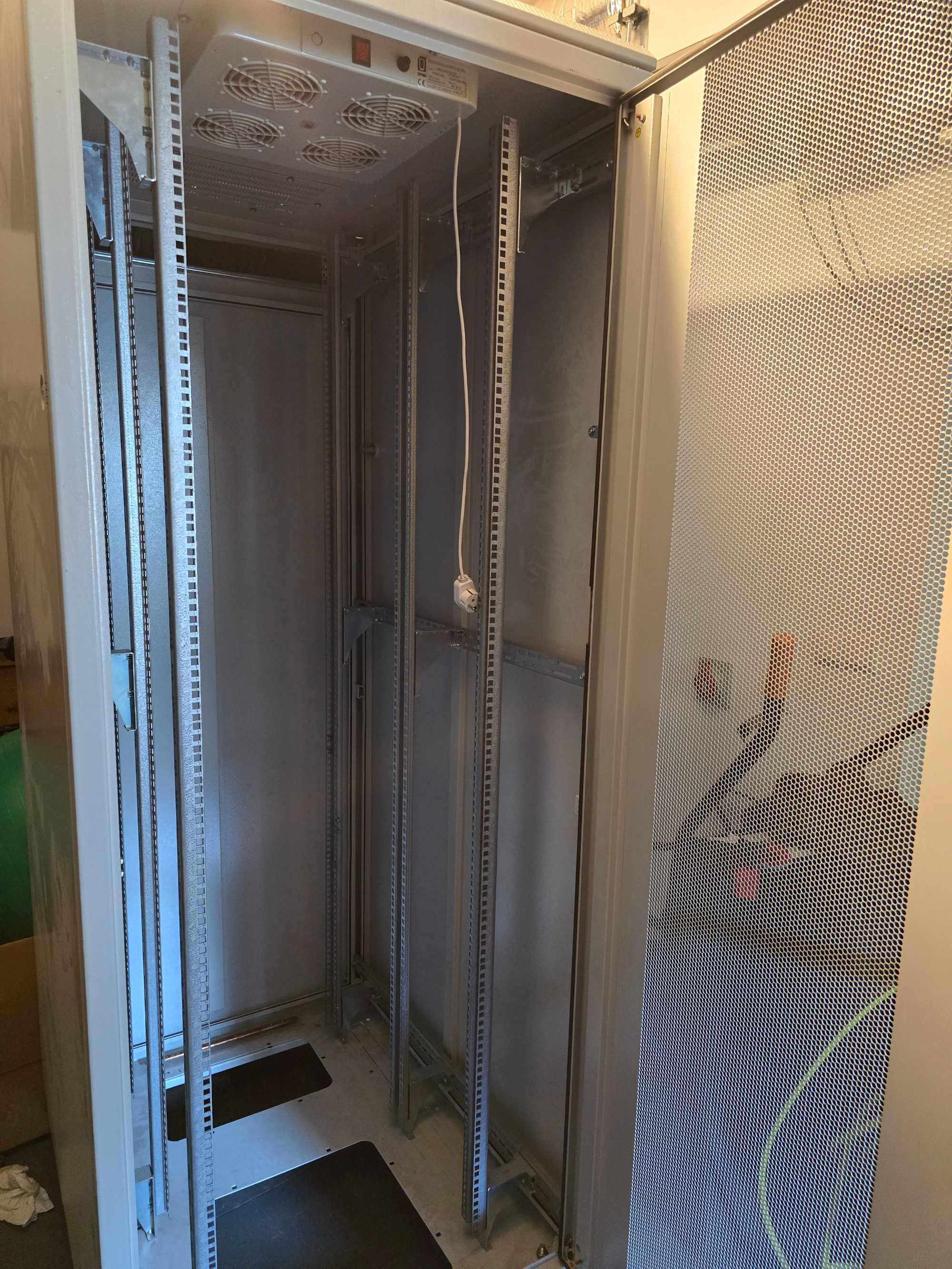 Szafa Rack ZPAS SZB SE 19" 800x1000 42U plus dodatki