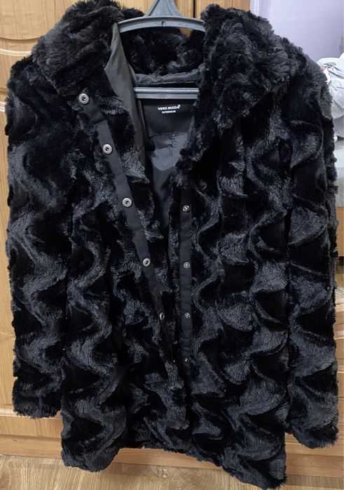 Чорна шубка Vero Moda