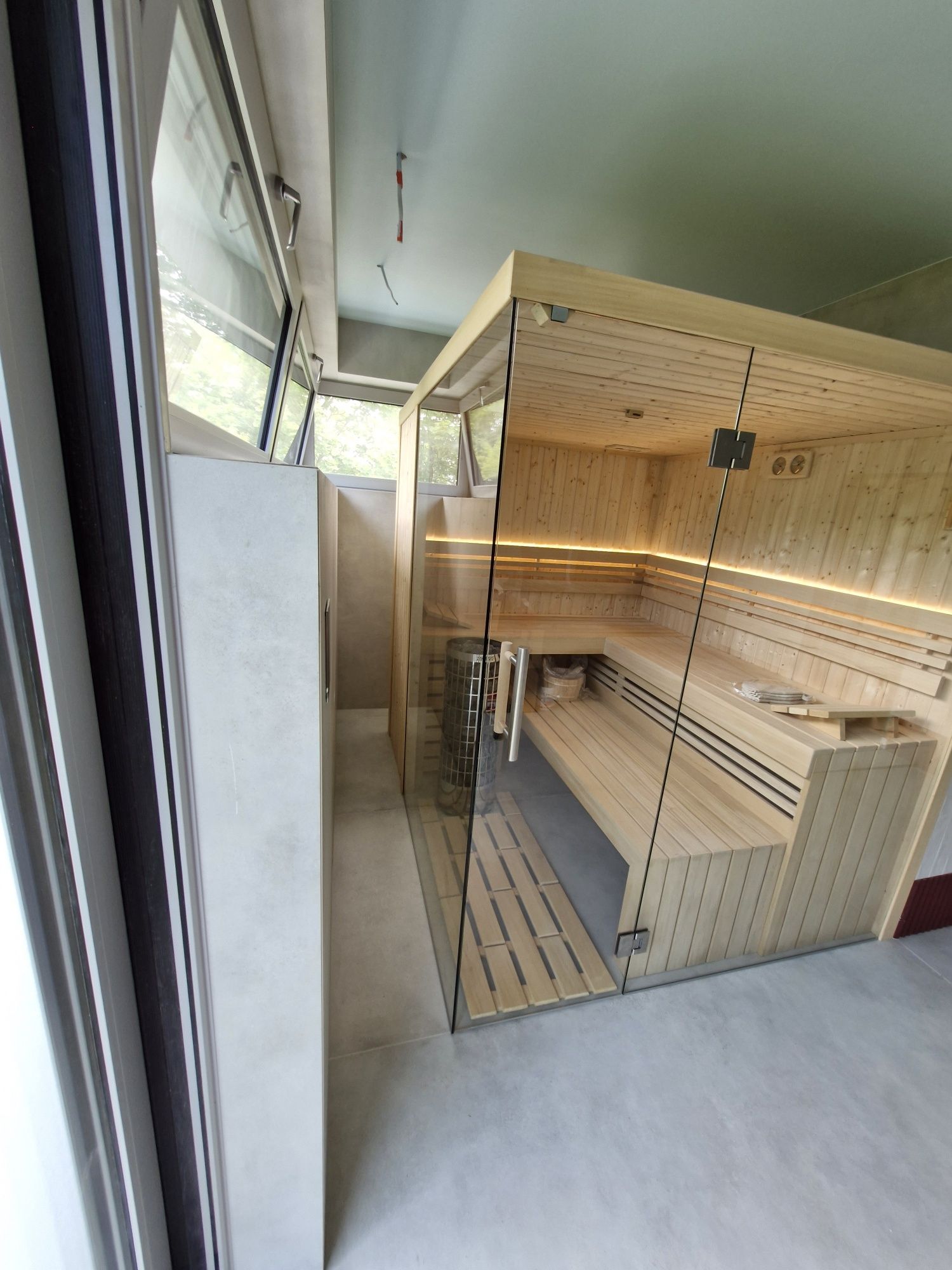 Sauna fińska z przeszkleniem