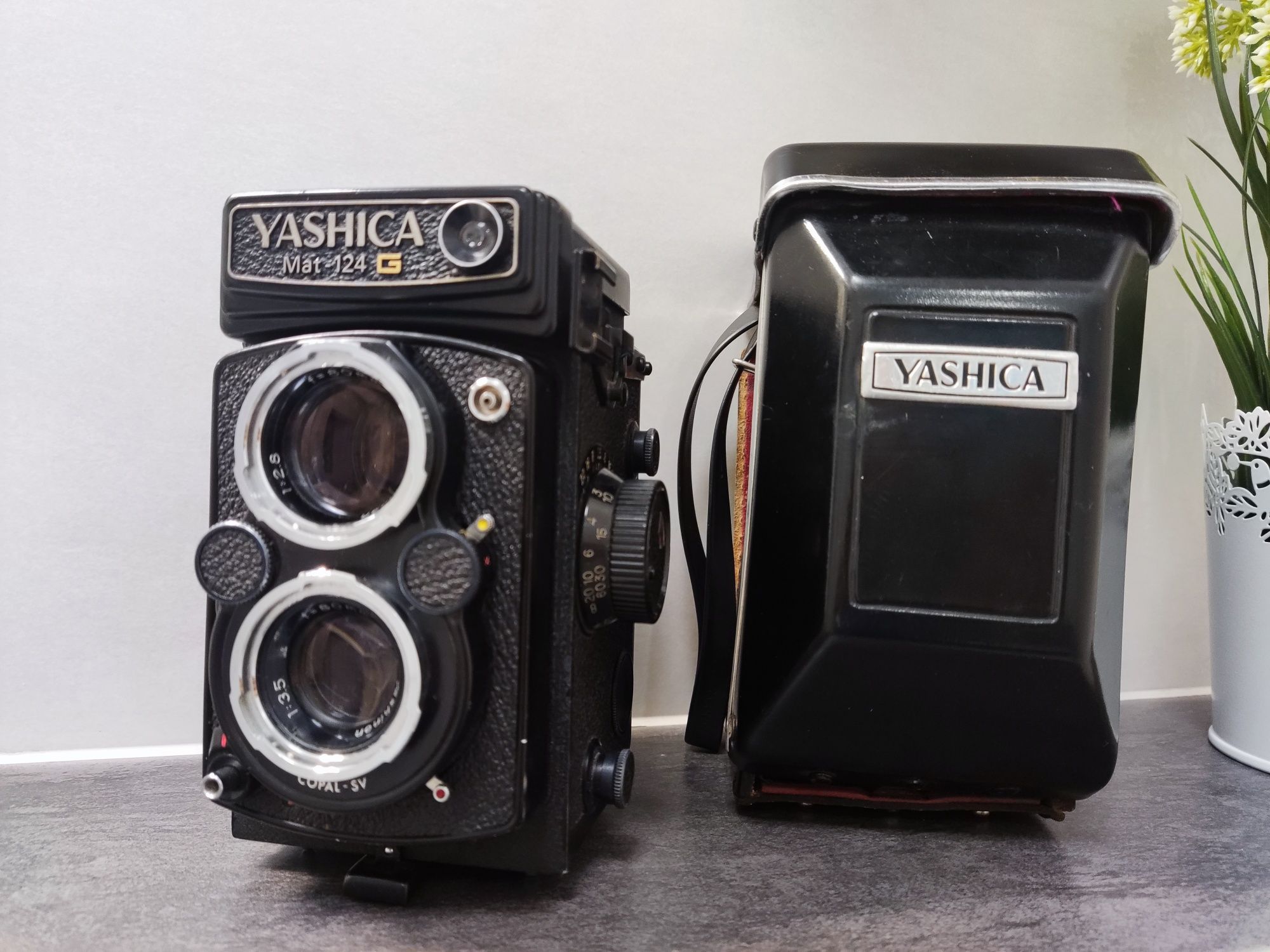Aparat analogowy YASHICA Mat 124G