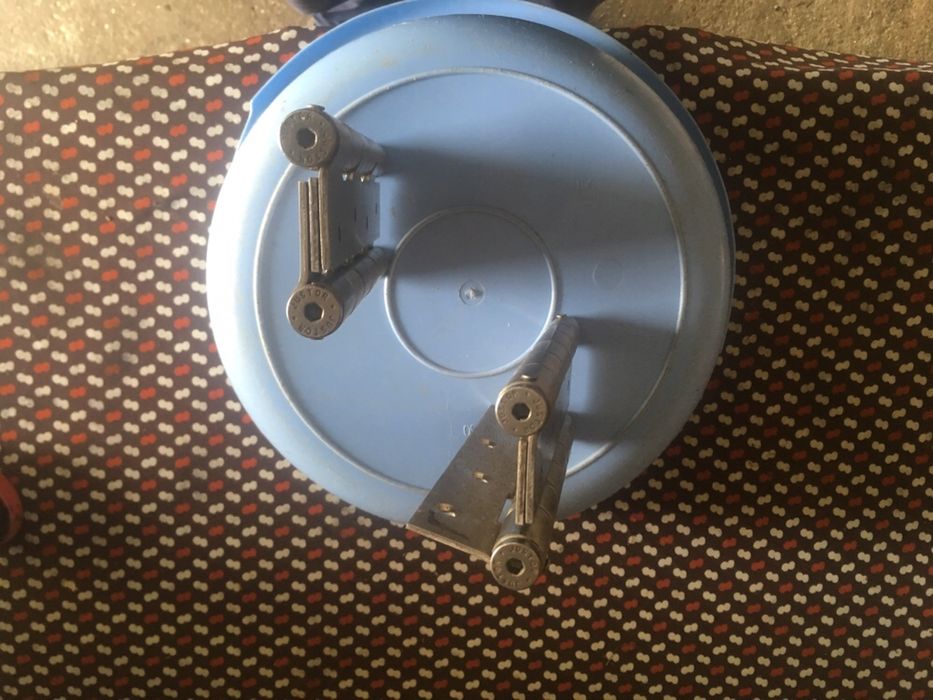 Dobradiças em inox de porta.